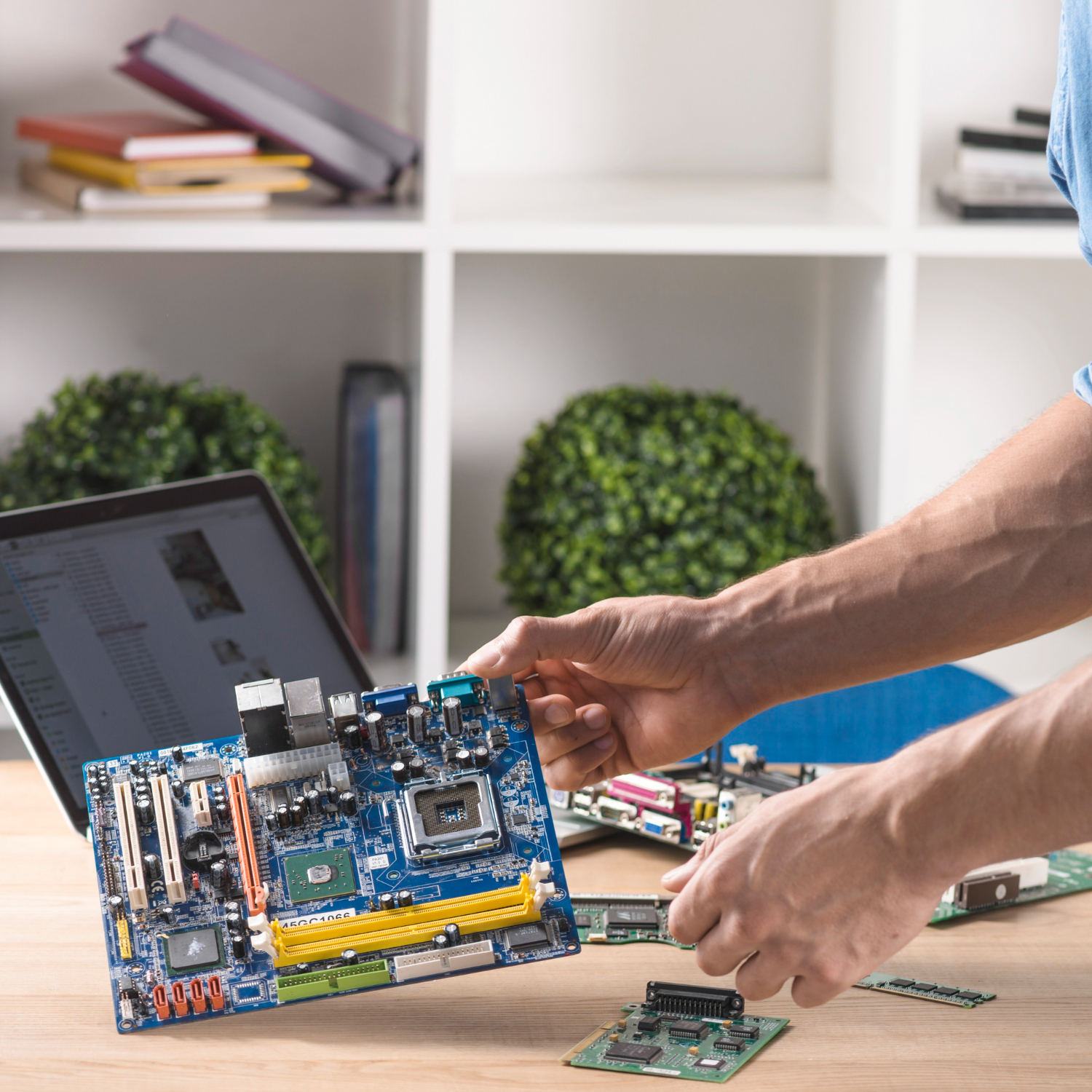 Electronics & IT Hardware
